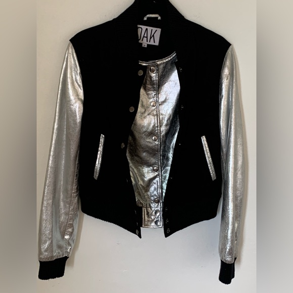 OAK.Rare Gorgeous women’s Silver Leather bomber jacket .Used.Size M - Picture 4 of 7